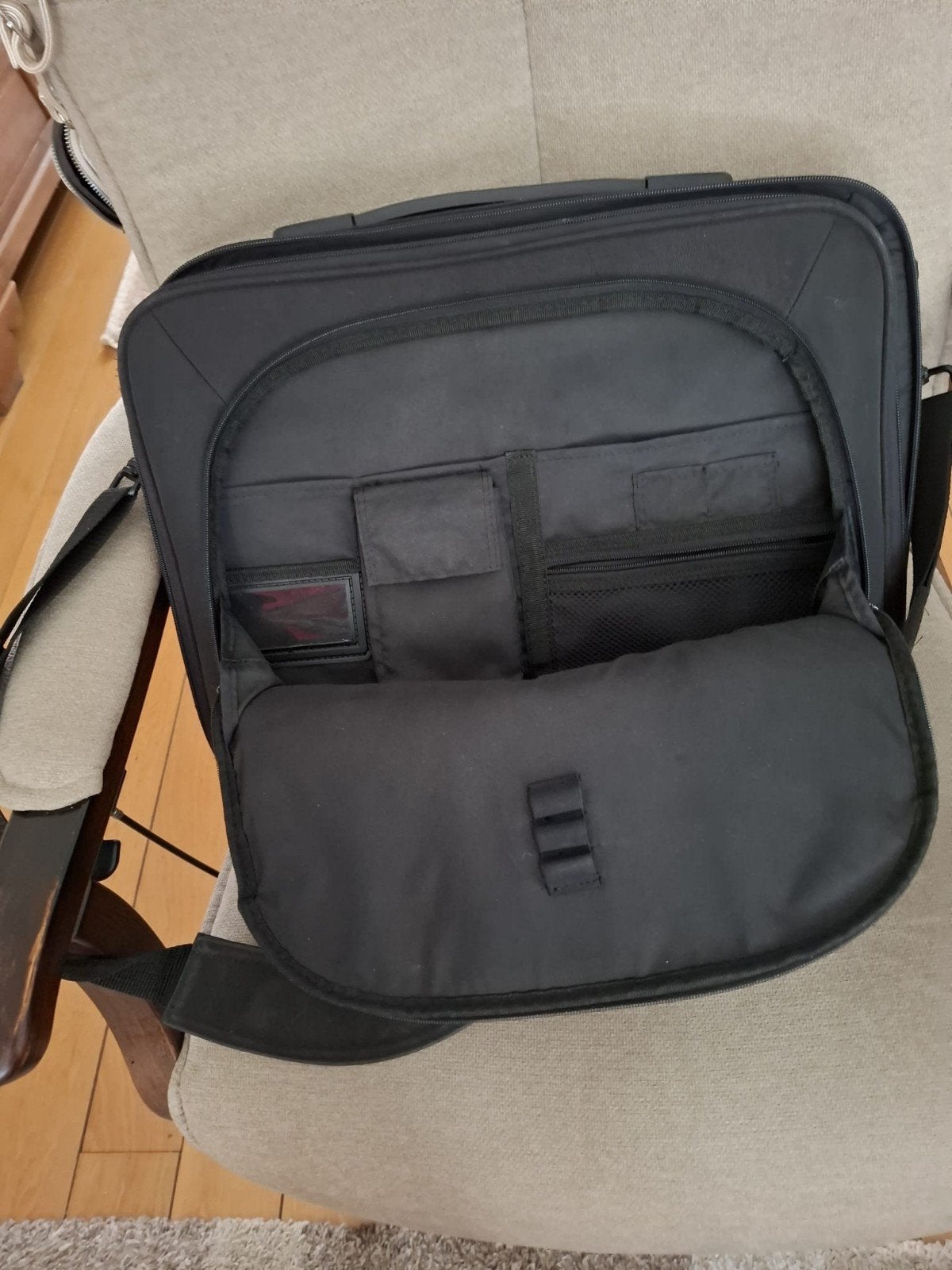 Zwarte laptoptas met schouderband - 15 inch, Gebruikt, 15 inch, Gevoerd laptopvak, Ophalen of Verzenden