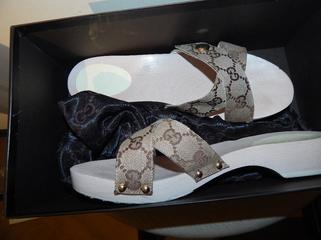 Gucci sandalen klompjes houten zool monogram banden ZGAN 37