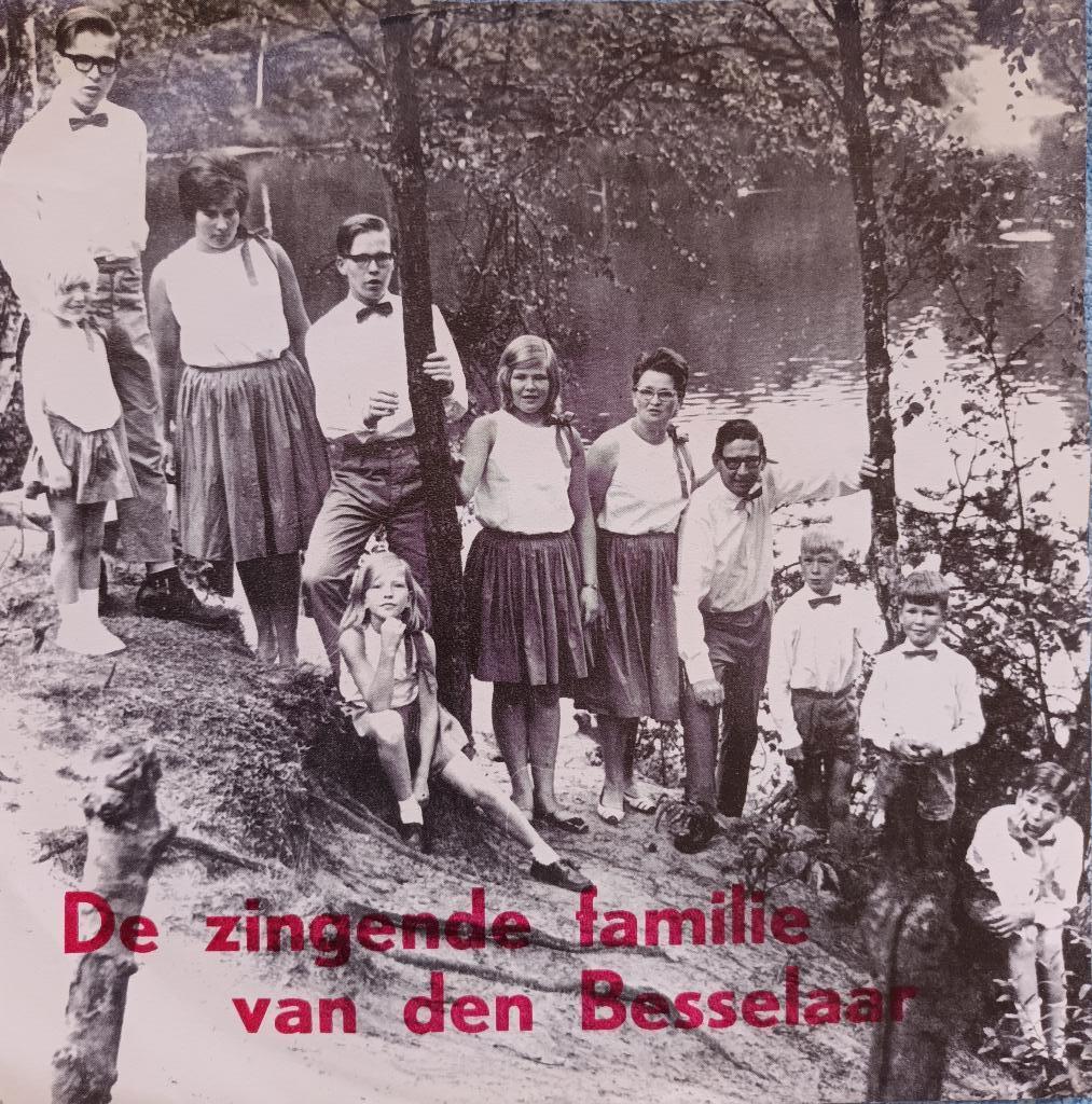 Zingende Familie Van Den Besselaar - Regenboog, Cd's en Dvd's, Vinyl | Nederlandstalig, Ophalen of Verzenden, Zo goed als nieuw