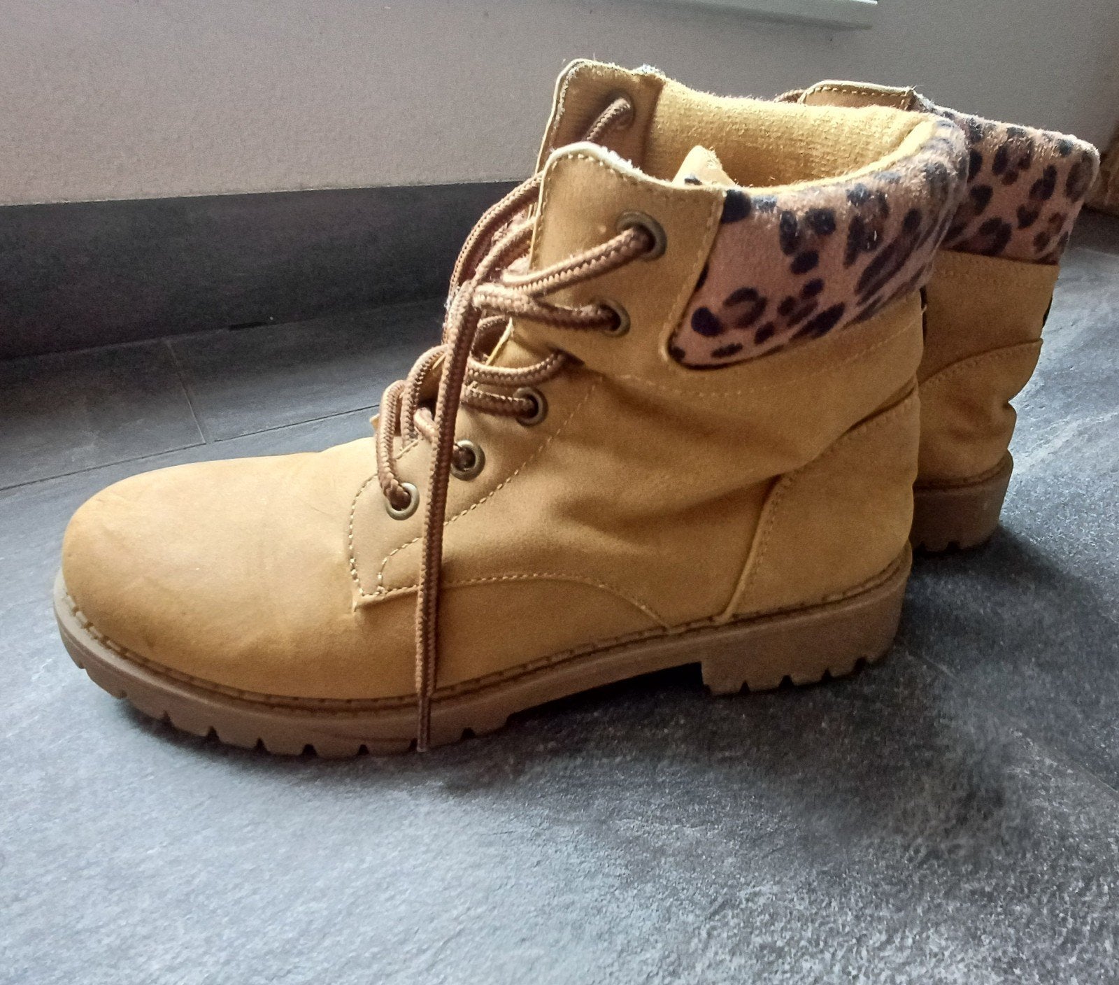 Laarsjes mt 38, Blue Box, Beige, Lage of Enkellaarzen, Ophalen of Verzenden