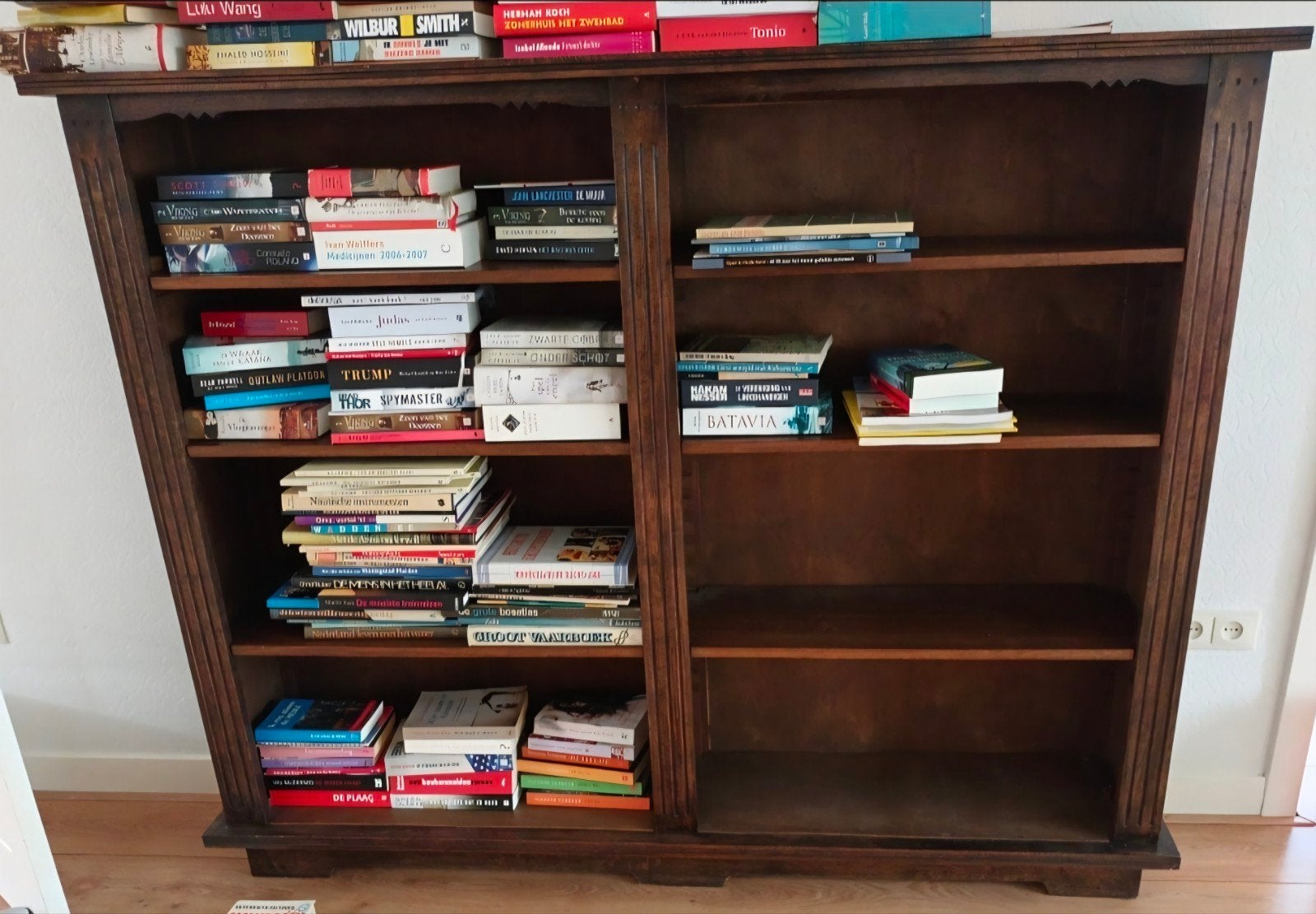 Massief houten boekenkast, Ophalen, 25 tot 50 cm, 100 tot 150 cm