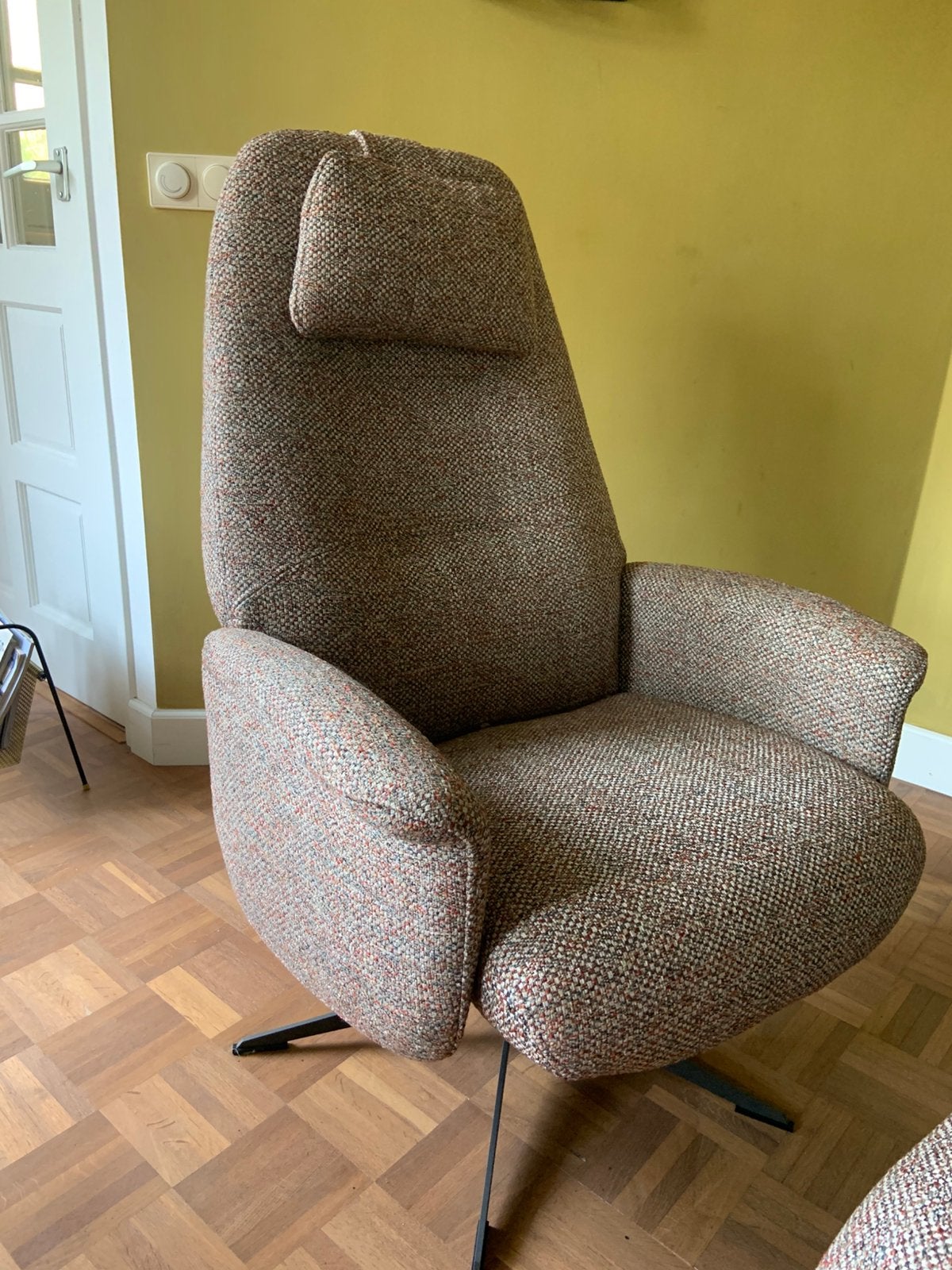 Draai/ kantel fauteuil, Ophalen, Zo goed als nieuw, Stof, 50 tot 75 cm
