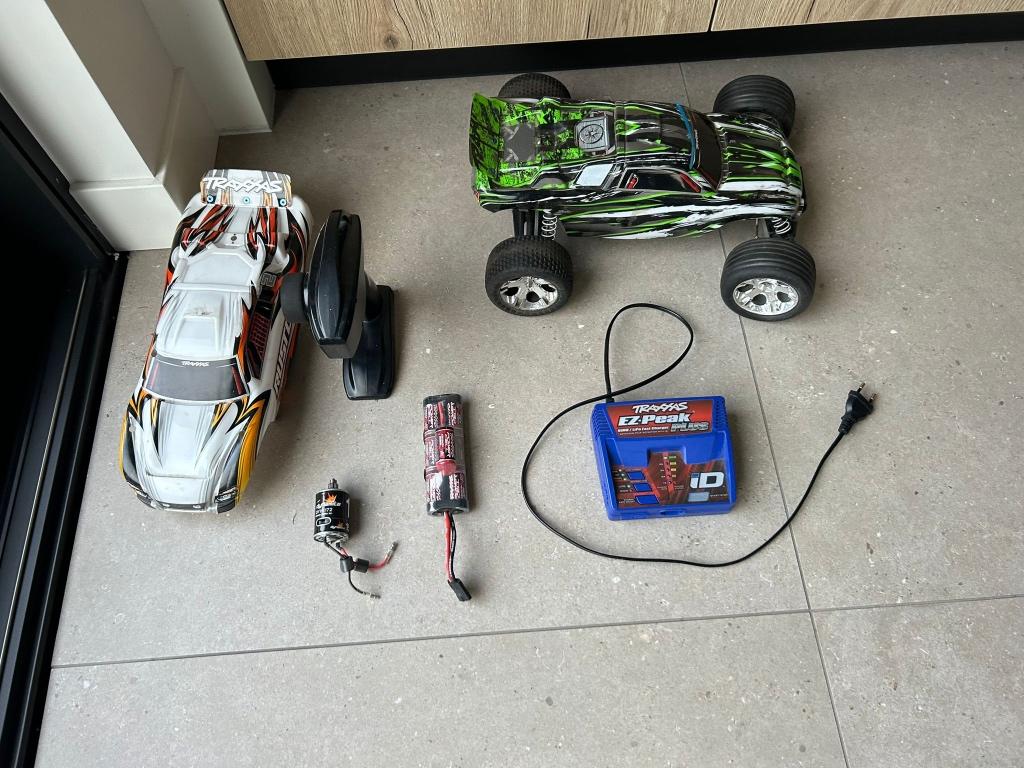 Traxxas Rustler RC Auto + EZ-Peak Lader + Extra kap, Gebruikt, Auto offroad, RTR (Ready to Run), Overige schalen