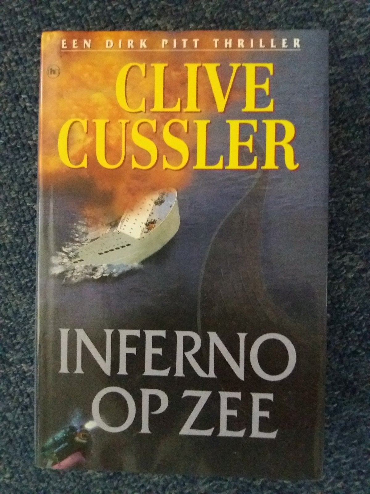 Inferno op zee. Clive Cussler., Boeken, Ophalen of Verzenden, Gelezen