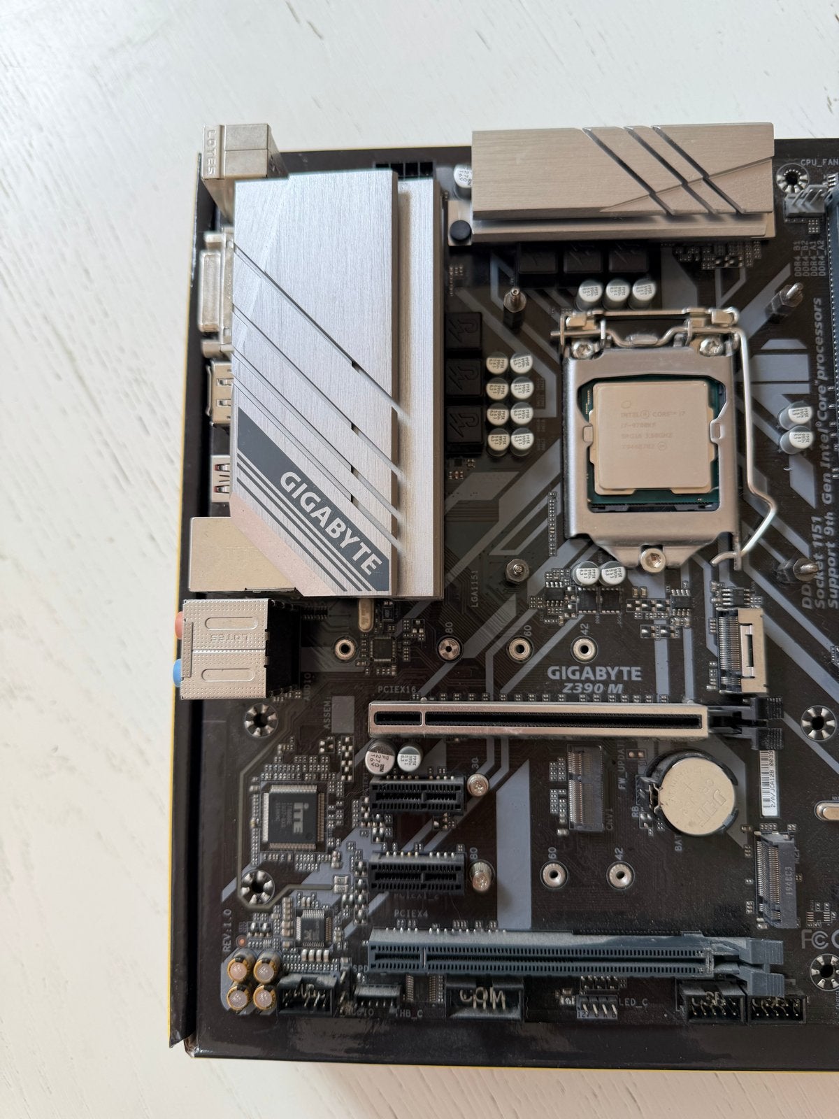 Gigabyte Z390 M Moederbord met Intel Core i7-9700KF, Computers en Software, Ophalen, Zo goed als nieuw, Intel, DDR4