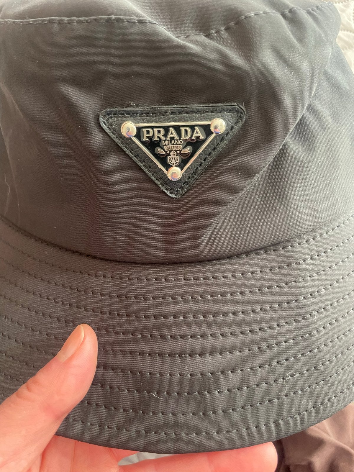 Prada Milano Zwarte hoed, Kleding | Dames, Ophalen of Verzenden, Zo goed als nieuw, One size fits all, Hoed