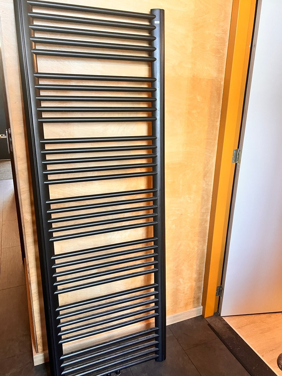 NIEUW: Enix Tango designradiator 606x1742 mm met Radix onder, Doe-het-zelf en Verbouw, Radiator, Nieuw, Ophalen of Verzenden, 60 tot 150 cm