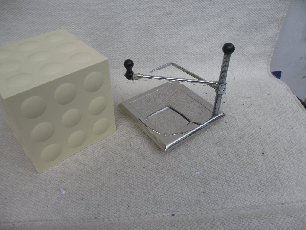 Deens design kaasschaaf van Marcus Vagnby voor PEJ / 2001, Antiek en Kunst, Geel, Ophalen of Verzenden, Overige materialen, 15 cm