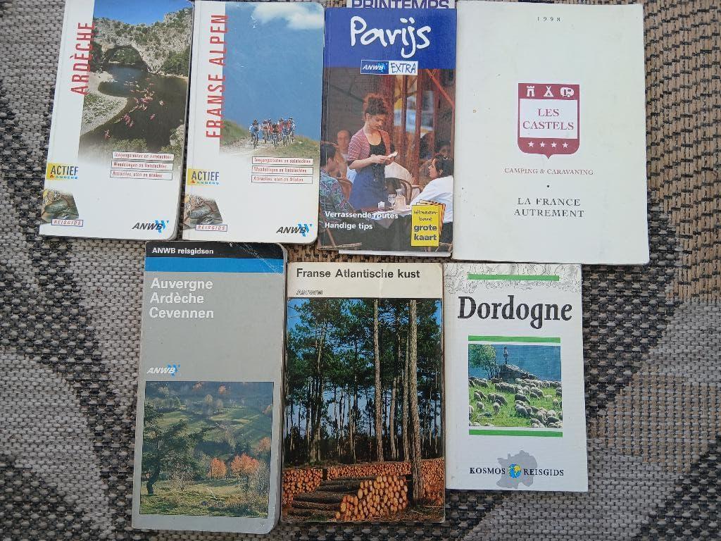 Boeken over Frankrijk en Parijs, Boeken, Europa, Ophalen of Verzenden, Reisgids of -boek, Gelezen