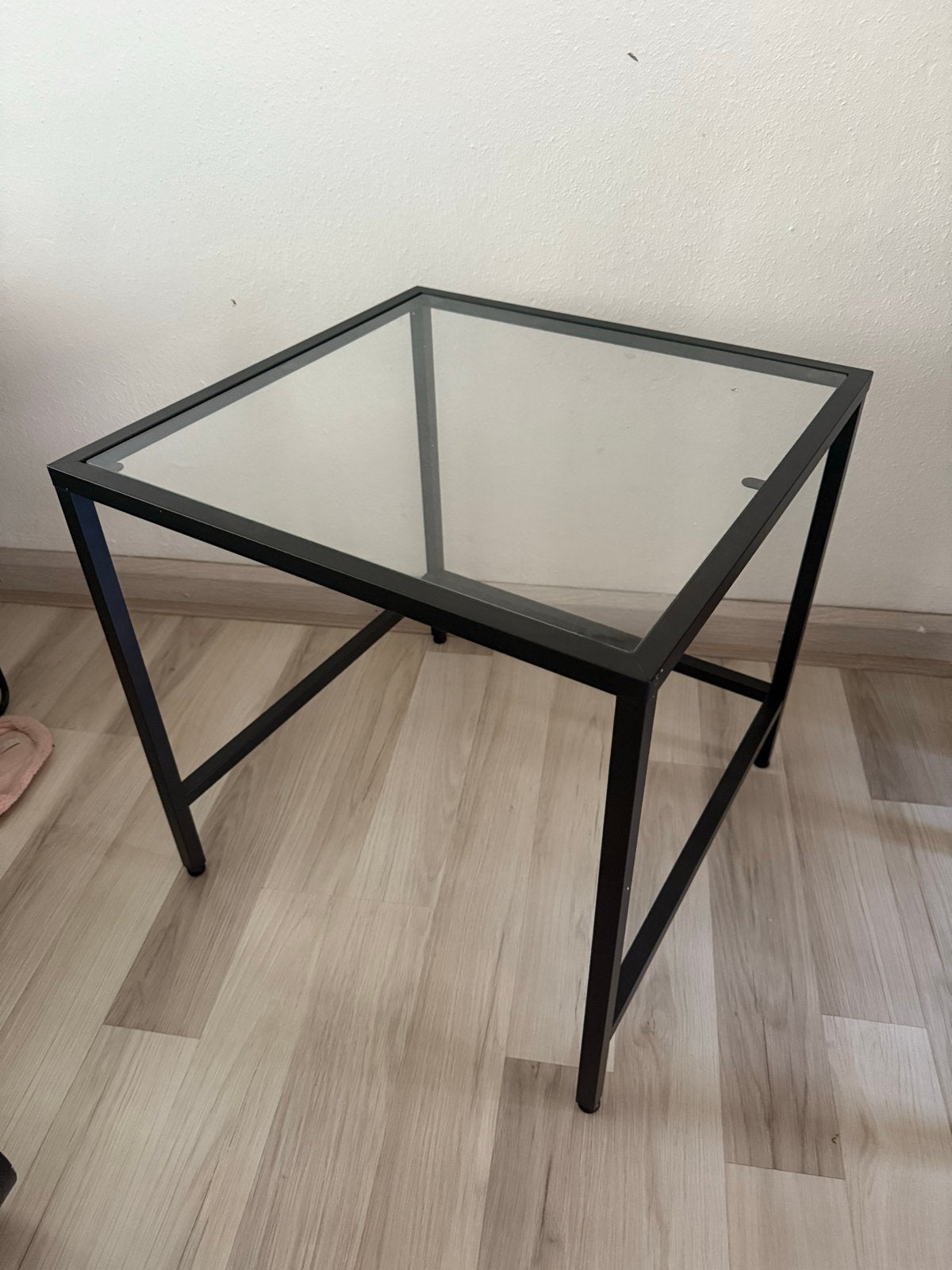 Ikea bijzettafel met glazen blad en metalen frame, Minder dan 55 cm, Gebruikt, Vierkant, Glas