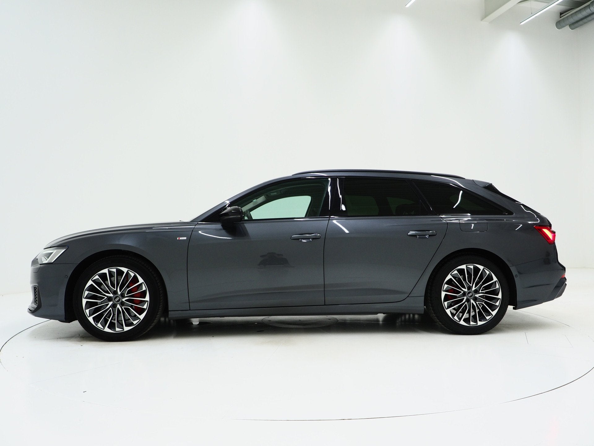 Audi A6 Avant 55 TFSI e quattro Competition Full Black | RS, Auto's, Automaat, Gebruikt, Euro 6, 4 cilinders