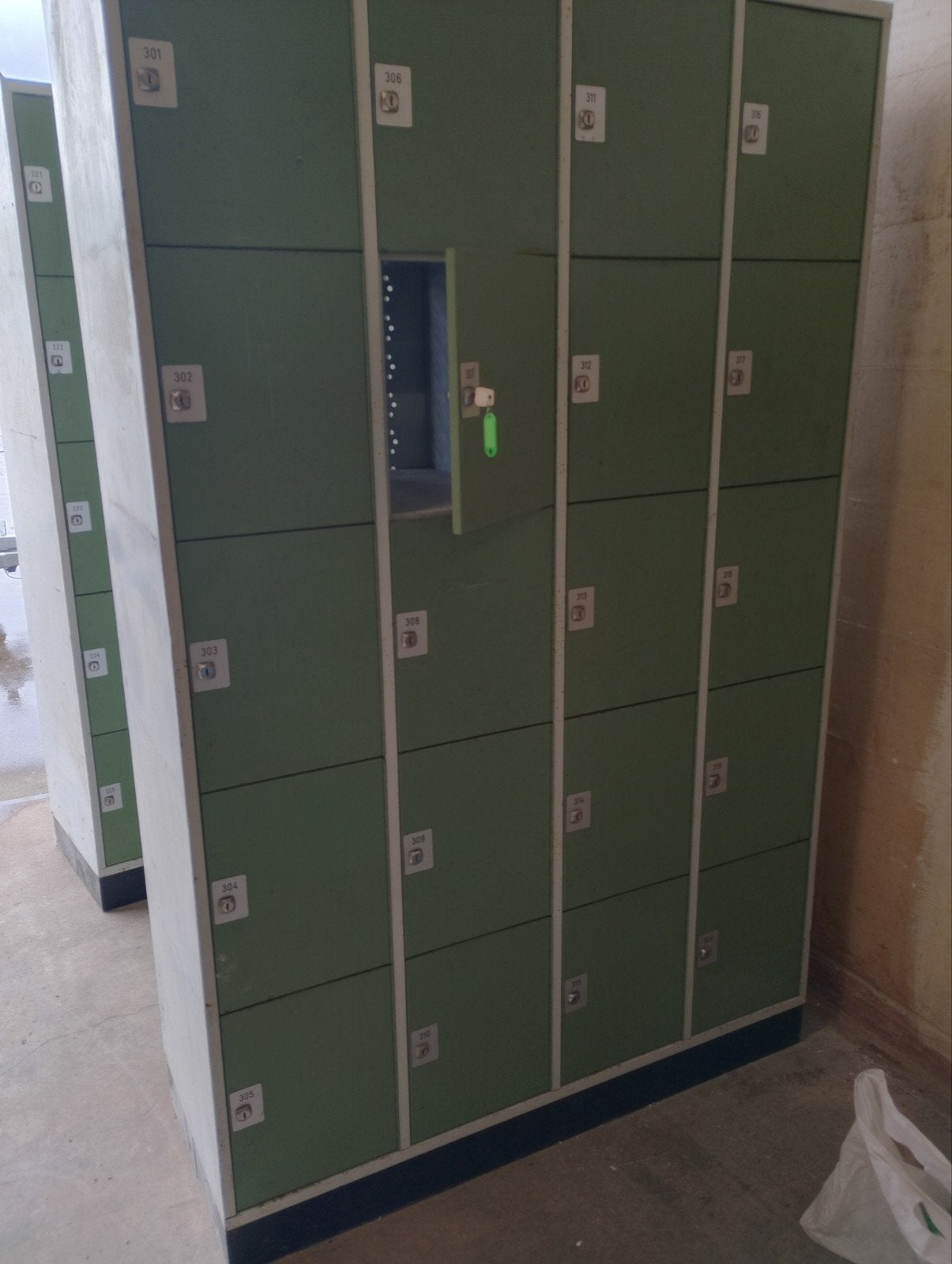Twee locker kasten met sleutels, Ophalen, Gebruikt