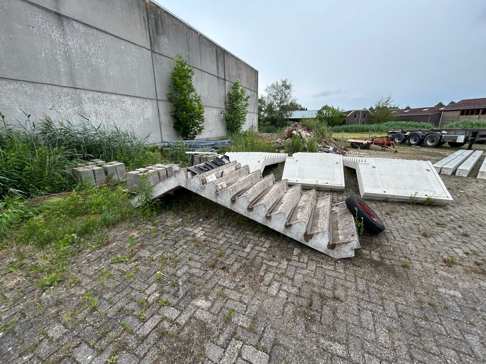 Heipalen b-keus en betonnen trappen te koop, Ophalen of Verzenden, Gebruikt, Overige typen