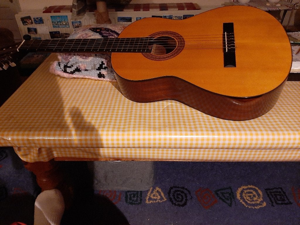 Leuke gitaar, Muziek en Instrumenten, Snaarinstrumenten | Gitaren | Akoestisch, Ophalen, Gebruikt, Klassieke of Spaanse gitaar