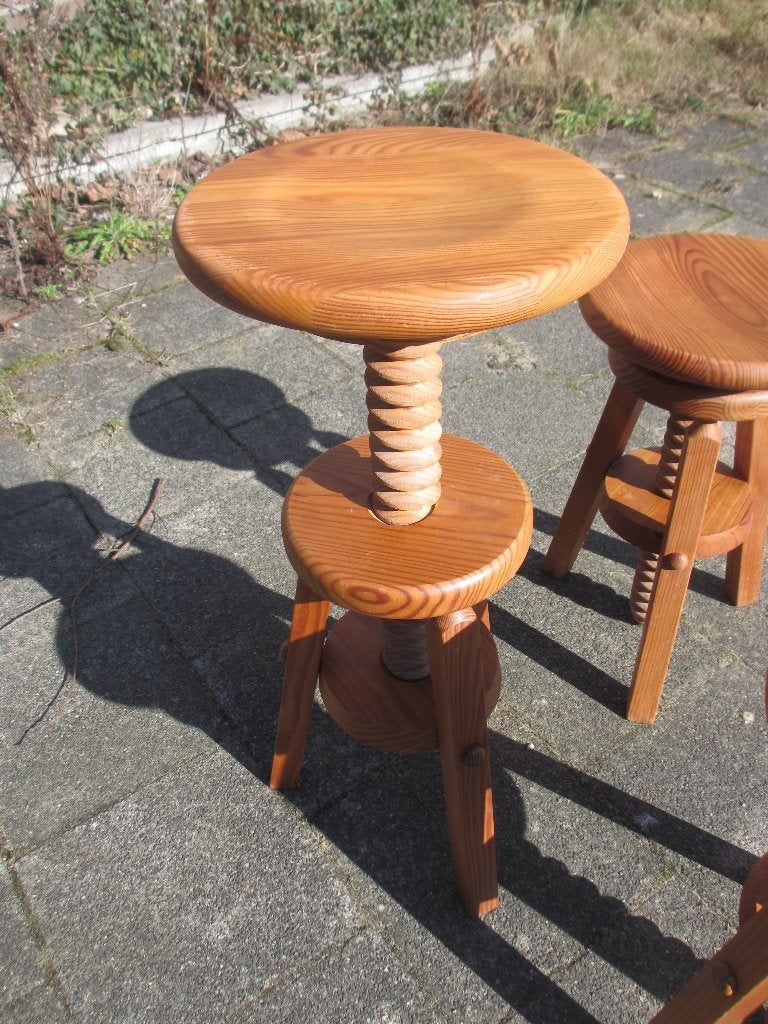 Vintage draaibare grenen houten kruk, Huis en Inrichting, Krukjes, Ophalen of Verzenden, Gebruikt, Hout