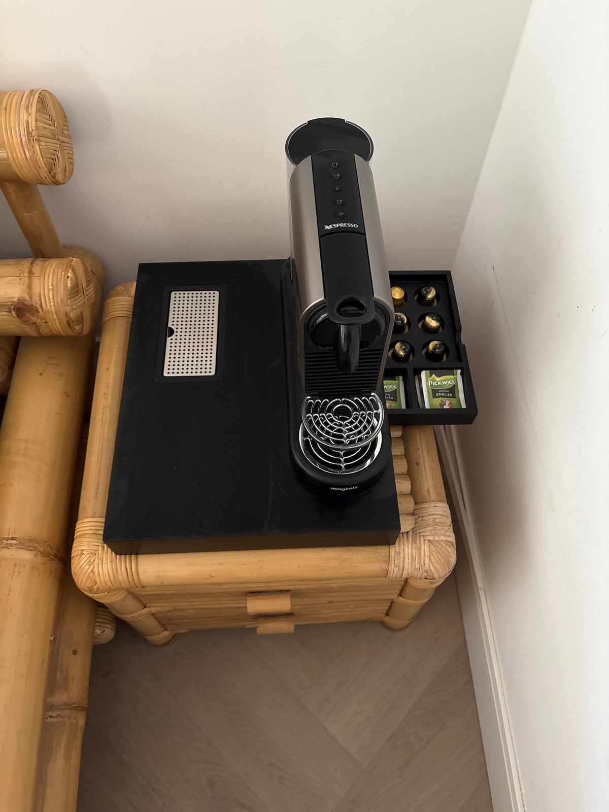Nespresso machine met blad ophalen 30/31 augustus, Ophalen, Zo goed als nieuw, Koffiemachine, Koffiepads en cups