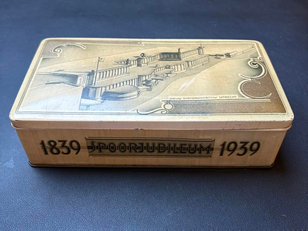 Metalen trommel ‘Spoorwegjubileum 1839-1939’ (1939), Ophalen of Verzenden, Gebruikt, Trein