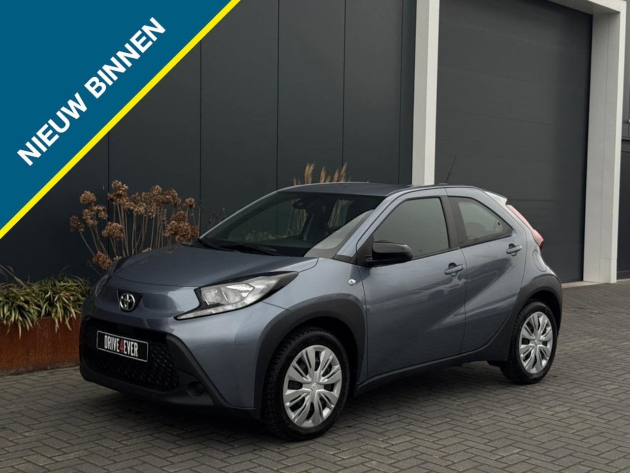 Toyota Aygo X 1.0 VVT-i | Automaat | Camera | LED | NAVI, Auto's, Toyota, Stof, Gebruikt, Zwart, Met garantie (alle)