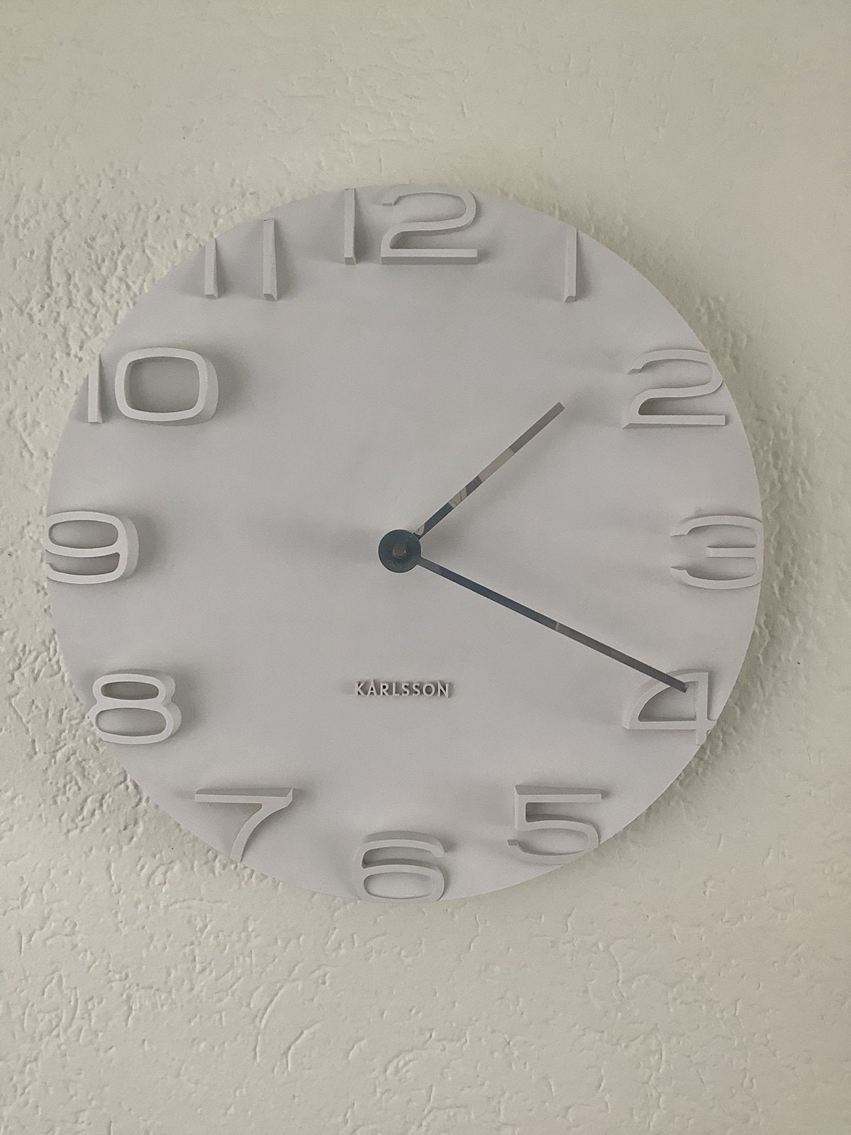 Design wandklok merk Karlsson rond 42cm, Ophalen, Zo goed als nieuw, Wandklok