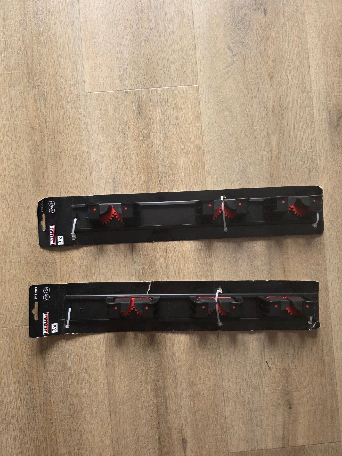 NIEUW! 2x POWERPLUS BEZEMHOUDER | GEREEDSCHAP HOUDER WAND, Ophalen of Verzenden, Nieuw, Overige soorten, Powerplus