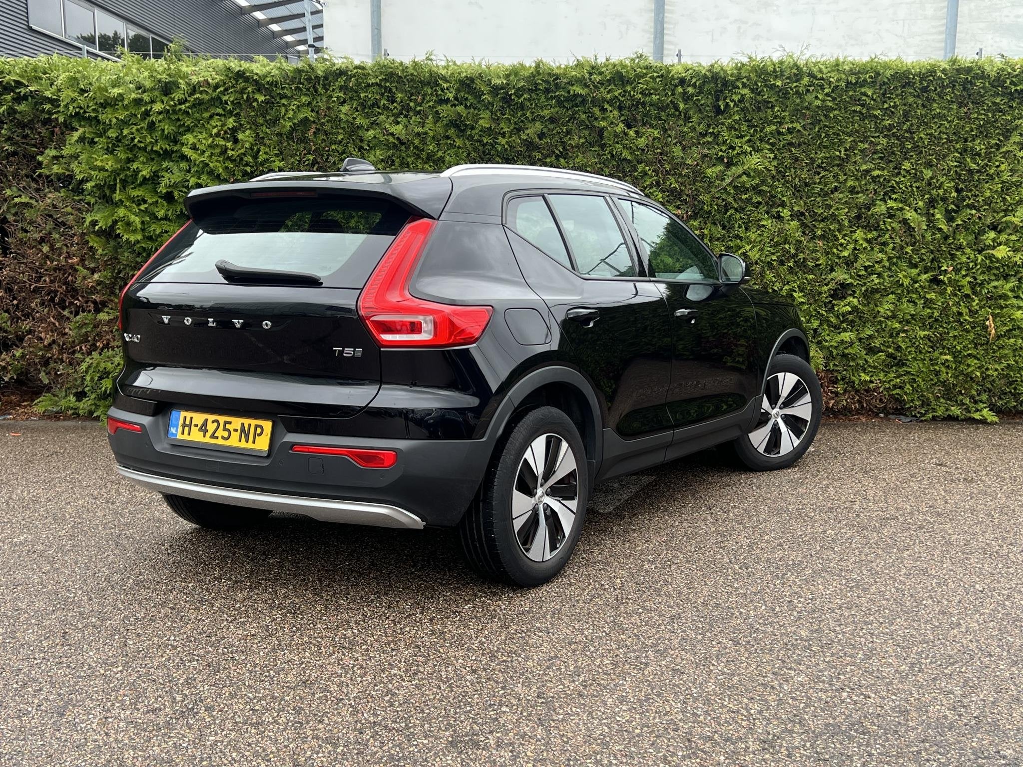 Volvo XC40 T5 Twin Engine Momentum Pro Aut. | Trekhaak | Bli, Leder en Stof, Zwart, Hybride Elektrisch/Benzine, 3 cilinders