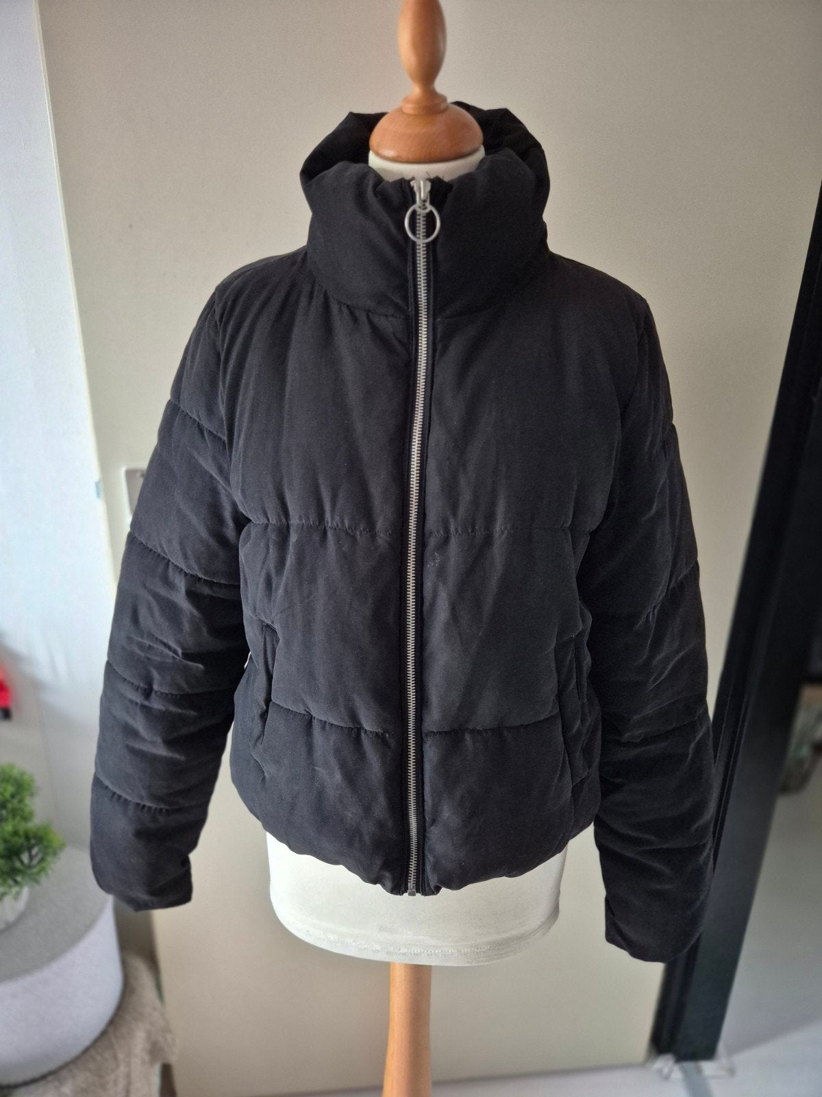 ONLY Zwarte Korte Puffer Jacket met Hoge Kraag – Maat M, Ophalen of Verzenden, Gedragen, Maat 38/40 (M), Zwart