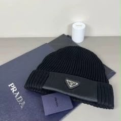 Prada Muts Zwart - Nieuw met label, Ophalen of Verzenden, Nieuw, Maat 38/40 (M), Muts