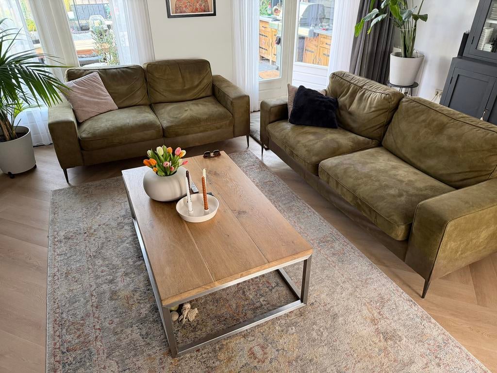 Comfortabele groene 2+ 3-zitsbank, zo goed als nieuw, Huis en Inrichting, Banken | Bankstellen, Ophalen, Overige materialen, Overige maten