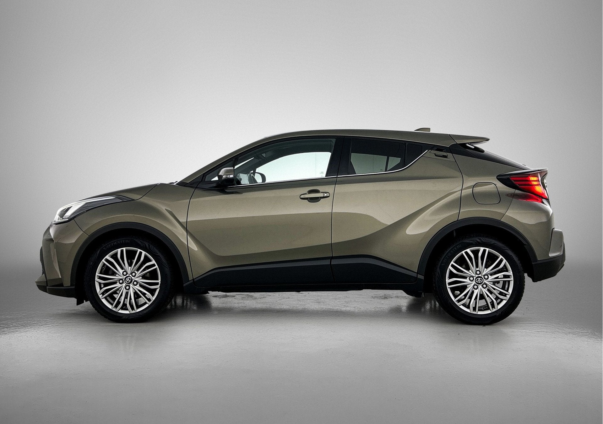 Toyota C-HR 1.8 Hybrid Executive | Dealer onderhouden | JBL, Auto's, 12 maanden, 4 cilinders, Leder en Stof, 122 pk