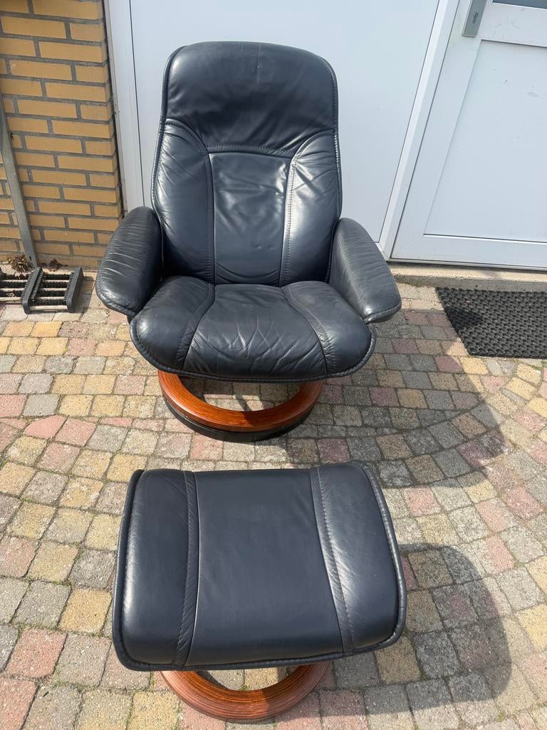 Restless Relax fauteuil - Zwart leer geverfd (orgineel bruin, Ophalen, Gebruikt, Leer, 75 tot 100 cm