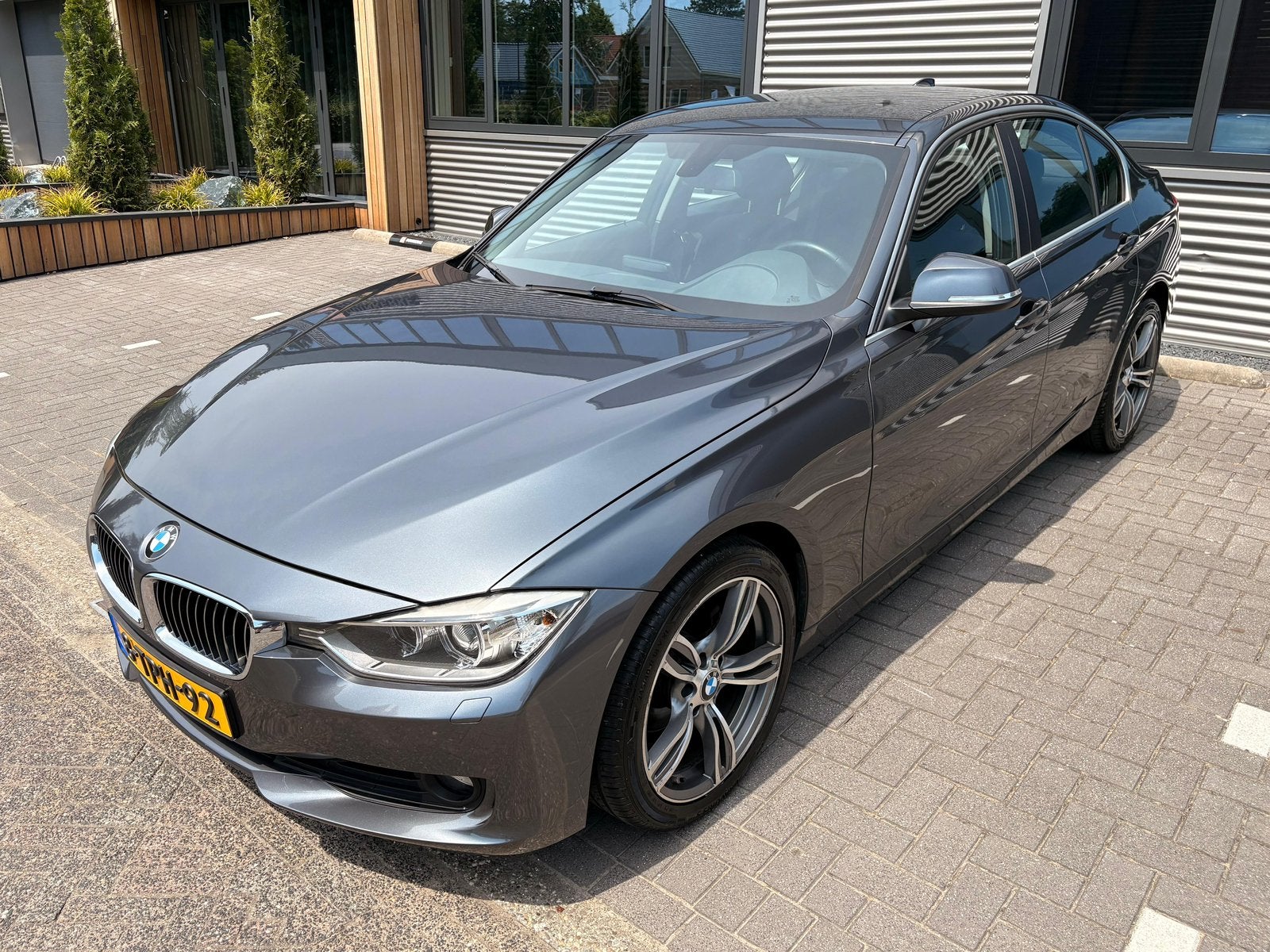 BMW 3-Serie 1.6 316I AUT 2014 Grijs, Auto's, Automaat, 4 cilinders, Origineel Nederlands, 75 €/maand