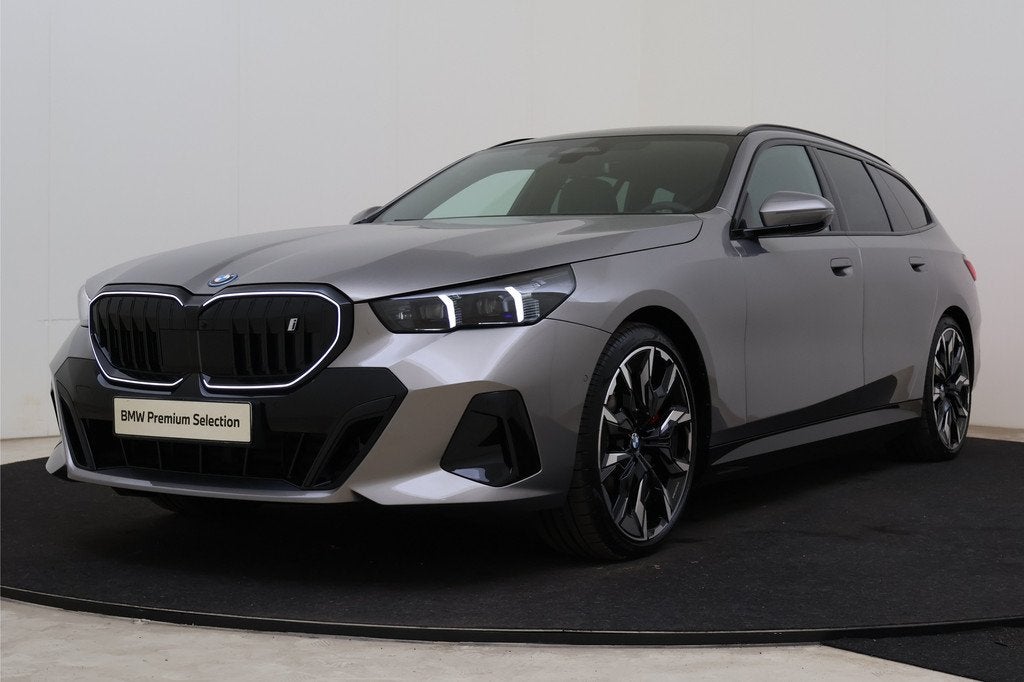 BMW i5 Touring eDrive40 M Sport / Panoramadak / Trekhaak / B