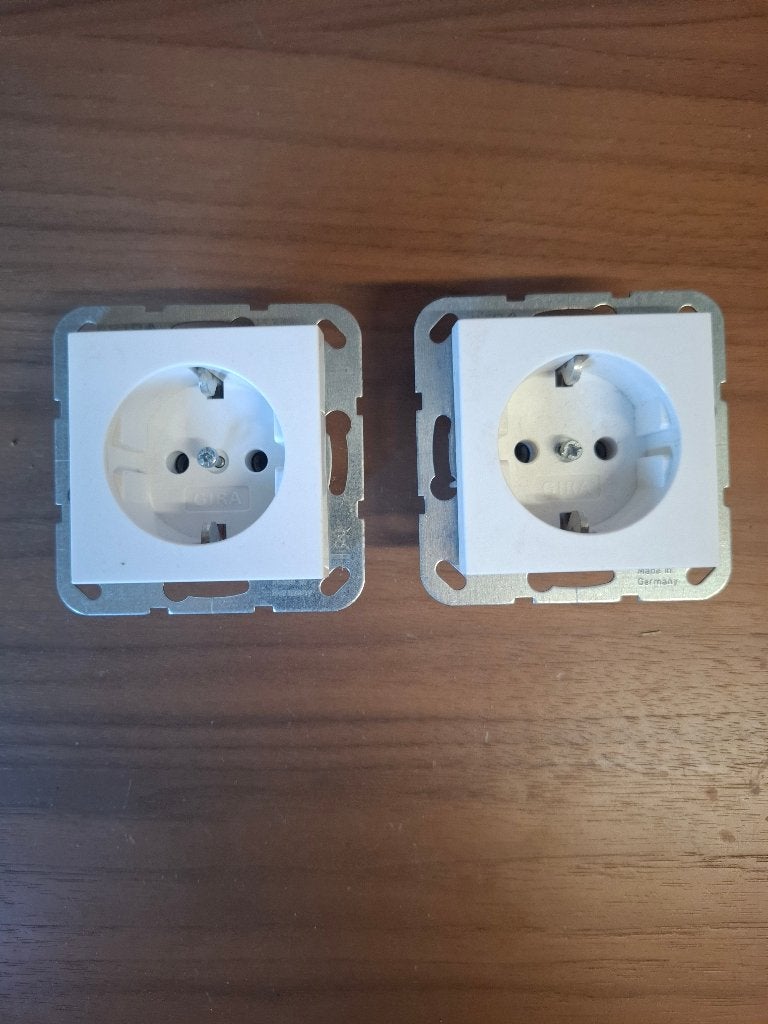 2x Gira stopcontact met randaarde, Ophalen of Verzenden, Nieuw, Gira, Stopcontact