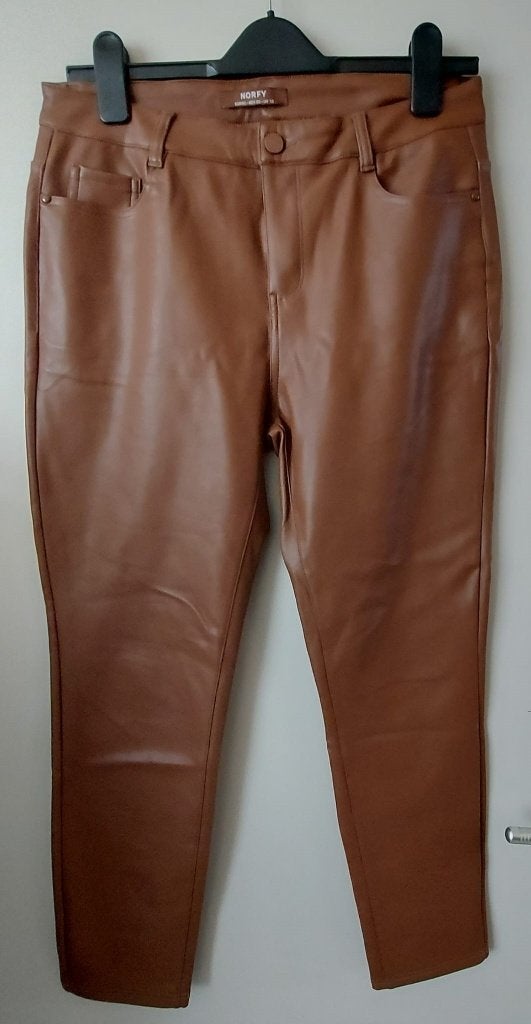 Norfy Bruine Imitatie Leren Broek - Maat 40, Maat 38/40 (M), Bruin, Ophalen of Verzenden, Zo goed als nieuw