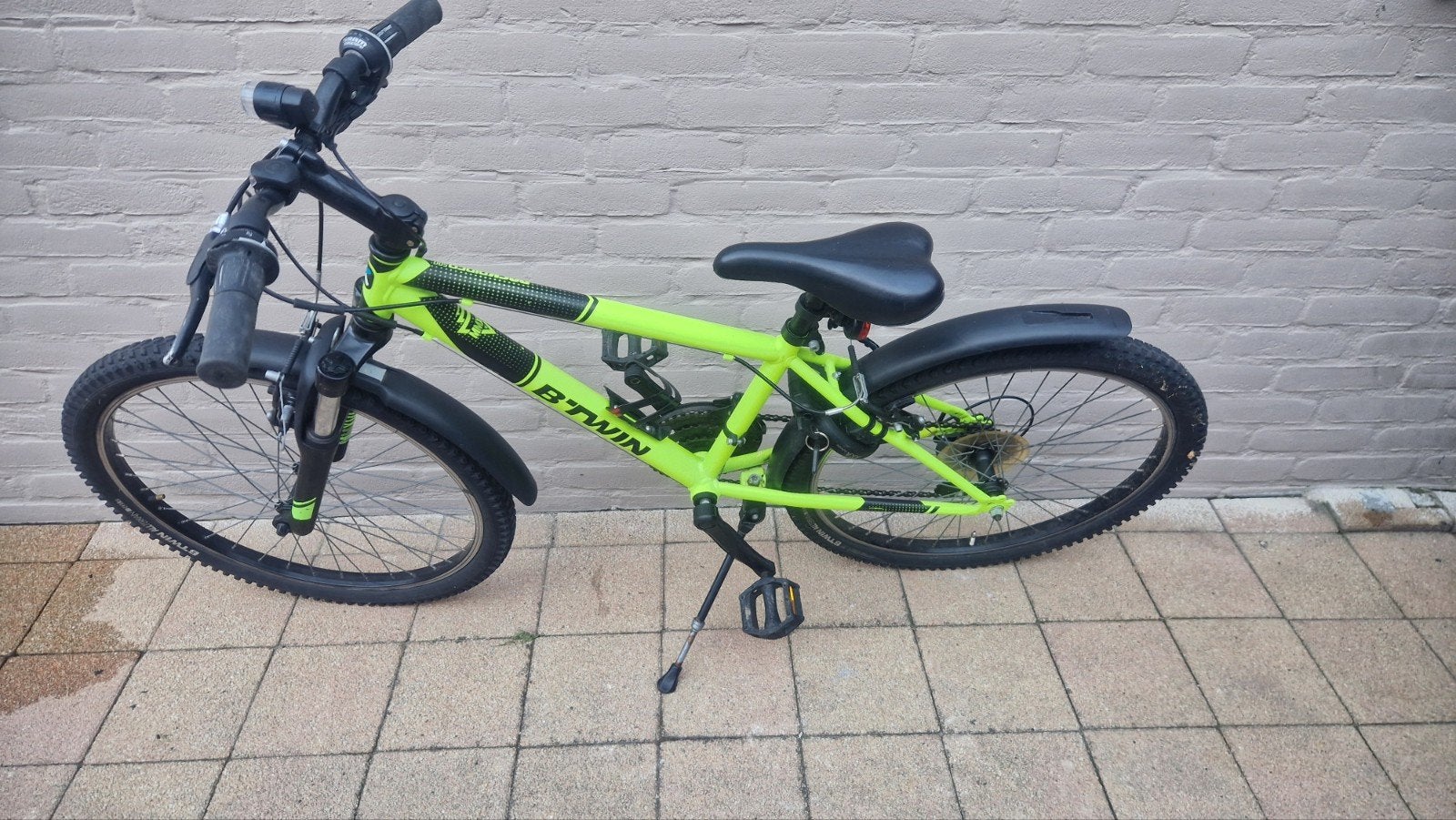 B'Twin kinderfiets in zeer goede staat, 20 inch of meer, Velgrem, Ophalen of Verzenden, Zo goed als nieuw