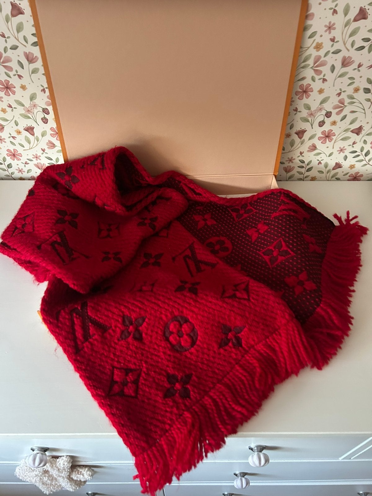 Louis Vuitton Wool Monogram Scarf sjaal rood, Kleding | Dames, Ophalen, Zo goed als nieuw, Maat 46/48 (XL) of groter, Sjaal