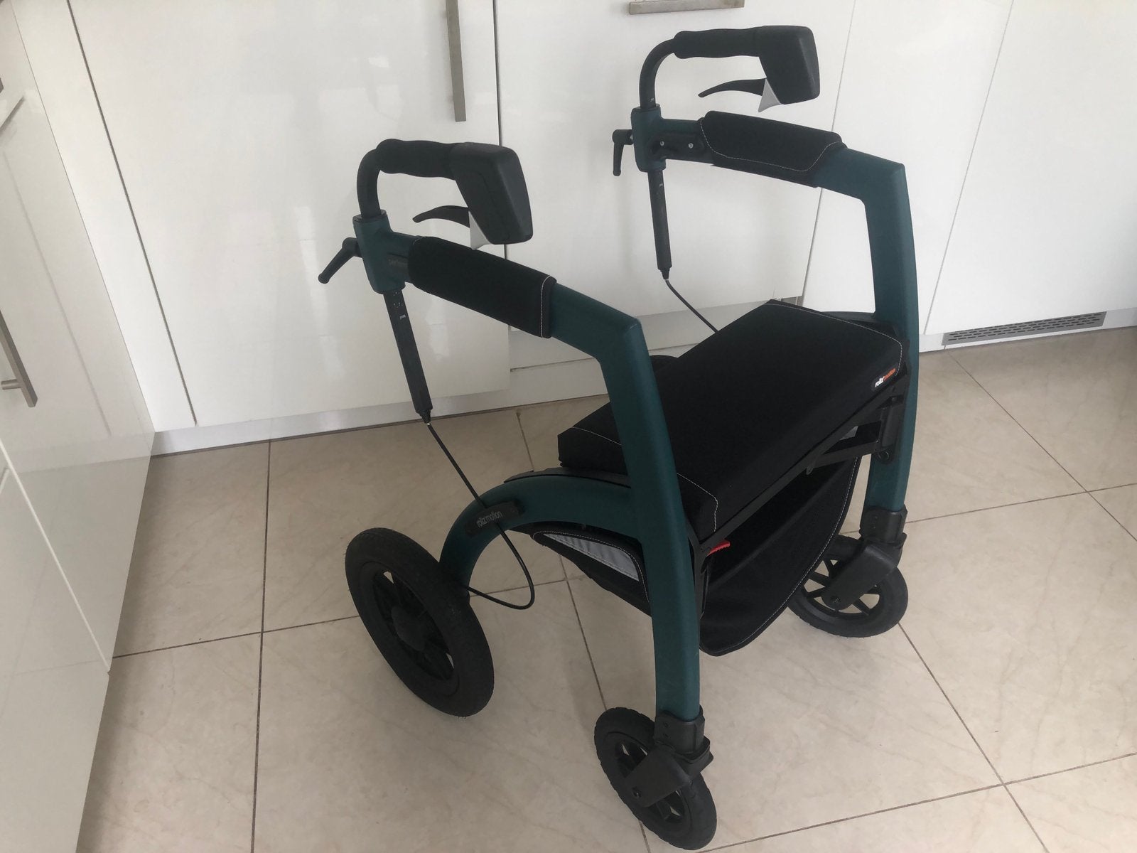 Rollz motionRollater met rolstoel pakket en lucht banden, Diversen, Rollators, Ophalen, Zo goed als nieuw