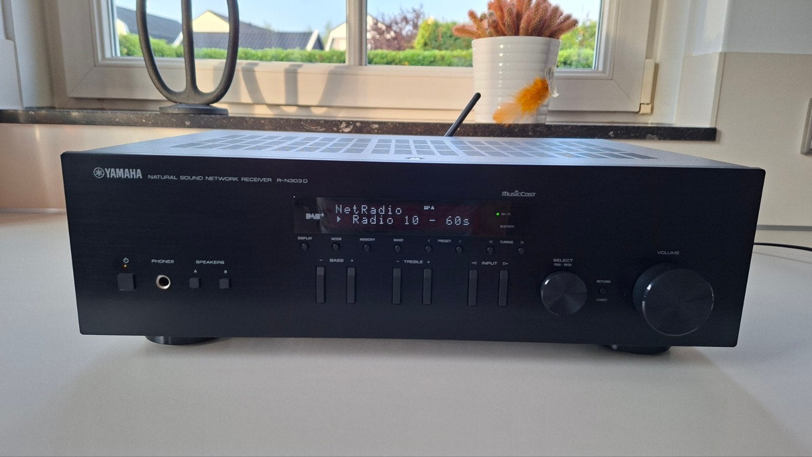Yamaha R-N303D MusicCast Receiver - Zo goed als nieuw, Yamaha, Ophalen of Verzenden, Zo goed als nieuw, 120 watt of meer