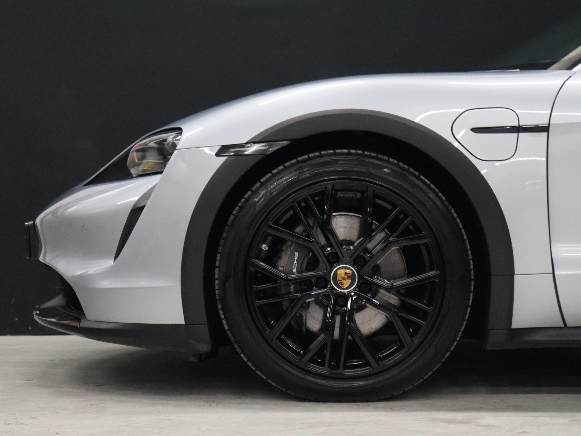 Porsche Taycan Cross Turismo 4 93 kWh [LUCHTVERING, ADAPTIVE, Auto's, Automaat, Zwart, 4 stoelen, Leder
