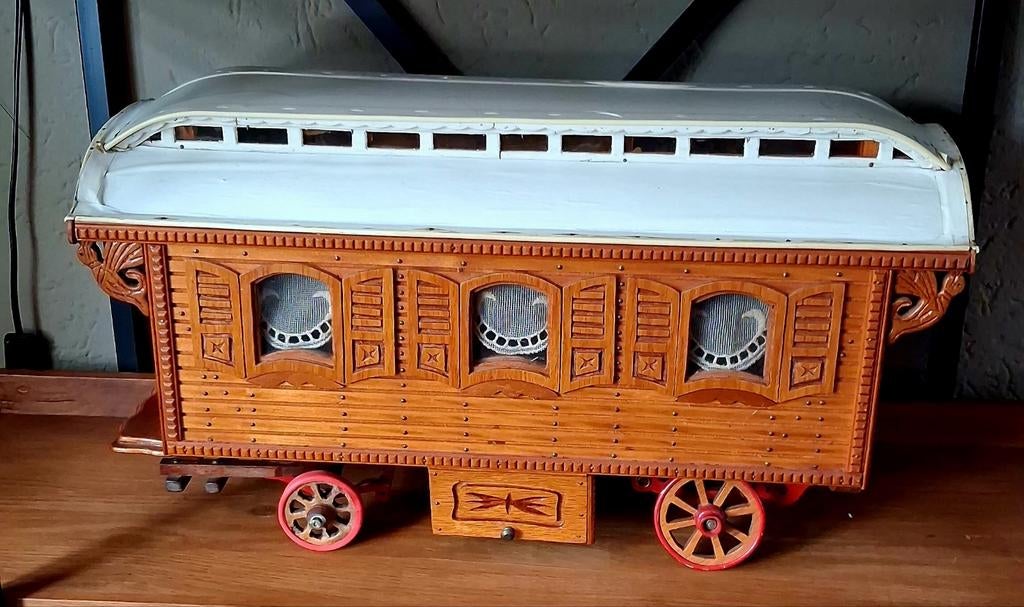 Prachtige handgemaakte miniatuur woonwagen, Ophalen of Verzenden, Gebruikt