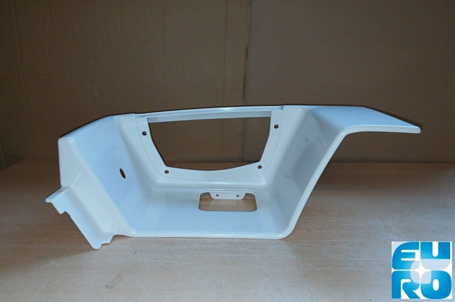 VOETPLANK MAN TGA XXL RECHTS WIT 81615100978A, Carrosserie en Plaatwerk, -, MAN, -
