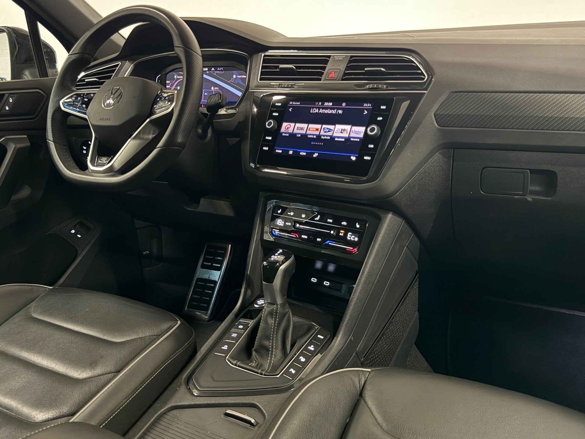 Volkswagen Tiguan 1.4 TSI eHybrid R-Line Business+ Pano Lede, 1716 kg, Gebruikt, Zwart, 4 cilinders