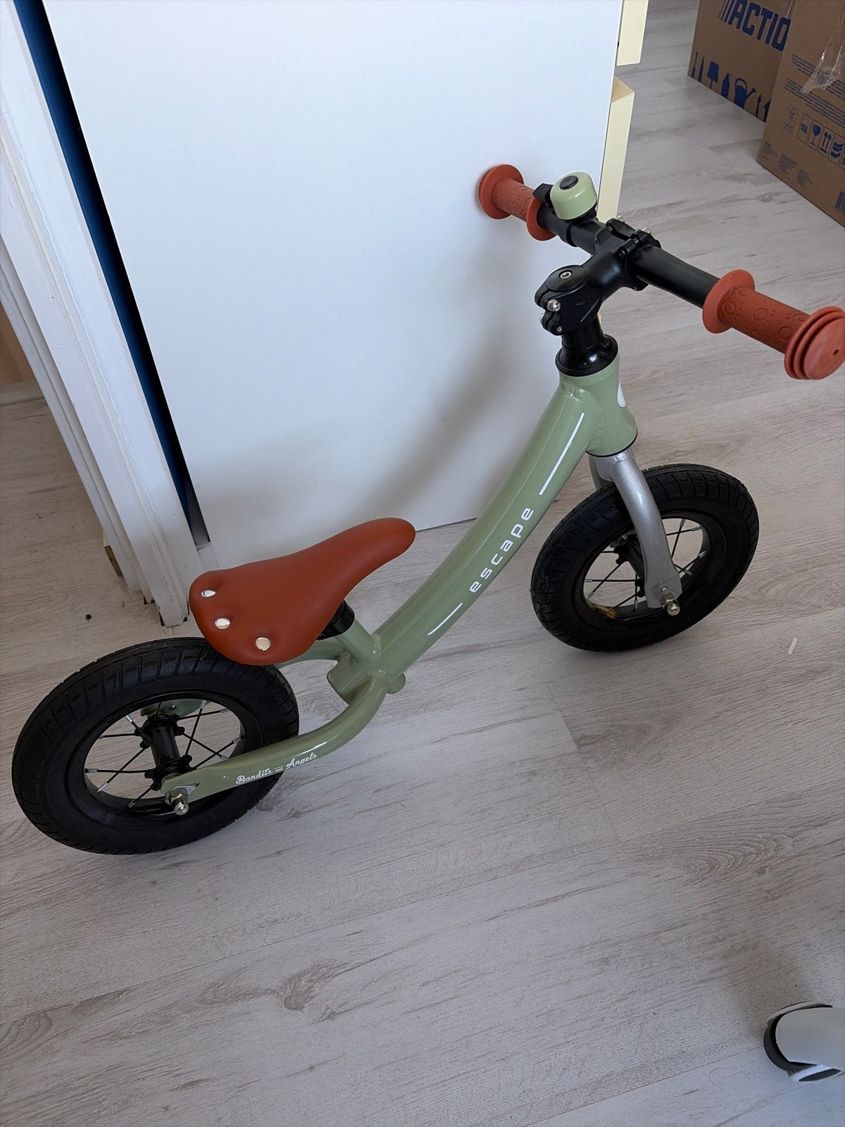 Escape Loop Loopfiets - Groen met Bruin Zadel, Ophalen, Zo goed als nieuw, Minder dan 16 inch