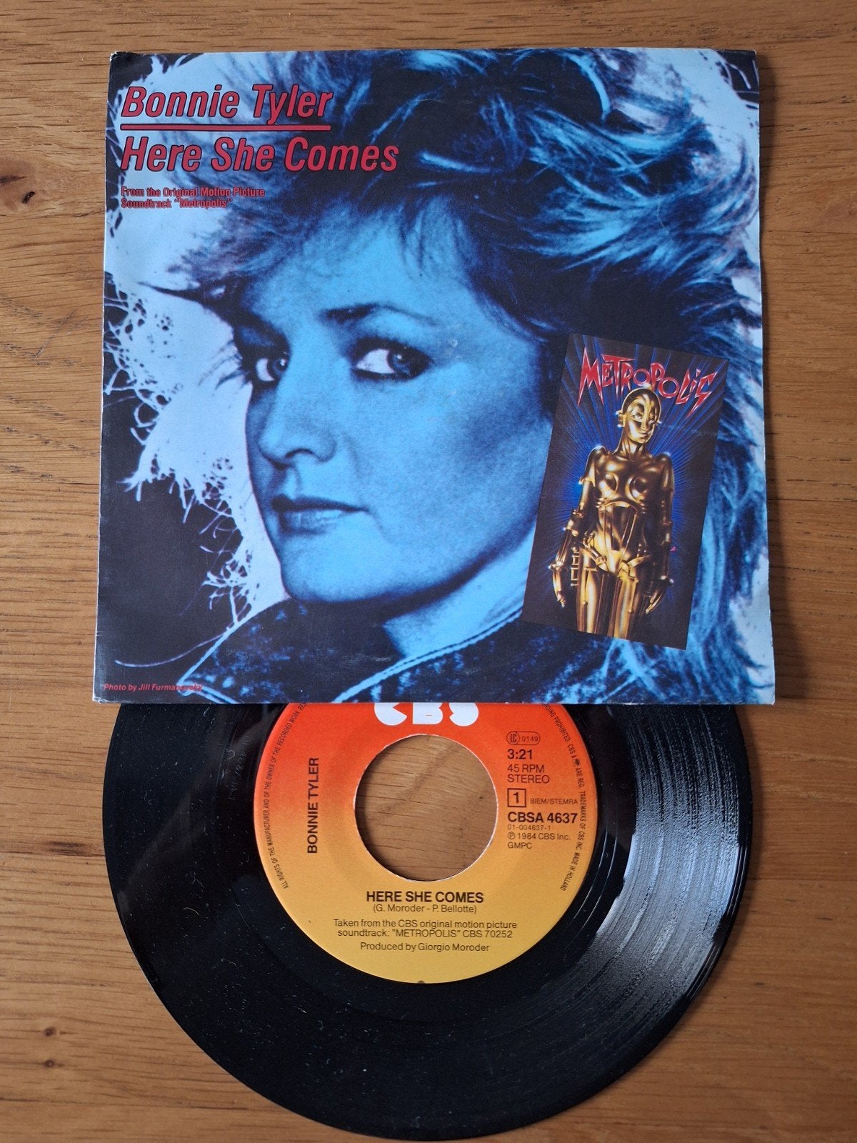 Bonnie Tyler - Here She Comes (Vinyl Single), Ophalen of Verzenden, Gebruikt, 7 inch, EP
