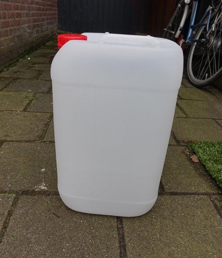 jerrycan 25 liter, Tuin en Terras, Regentonnen, Minder dan 75 liter, Ophalen, Zo goed als nieuw, Kunststof