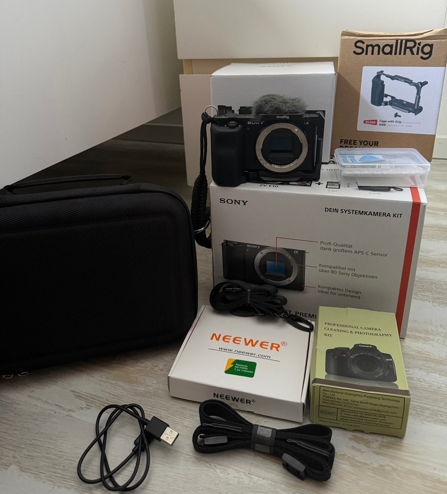 Sony ZV-E10 (Nieuwstaat), SmallRig Cage, 256GB SD & accu’s