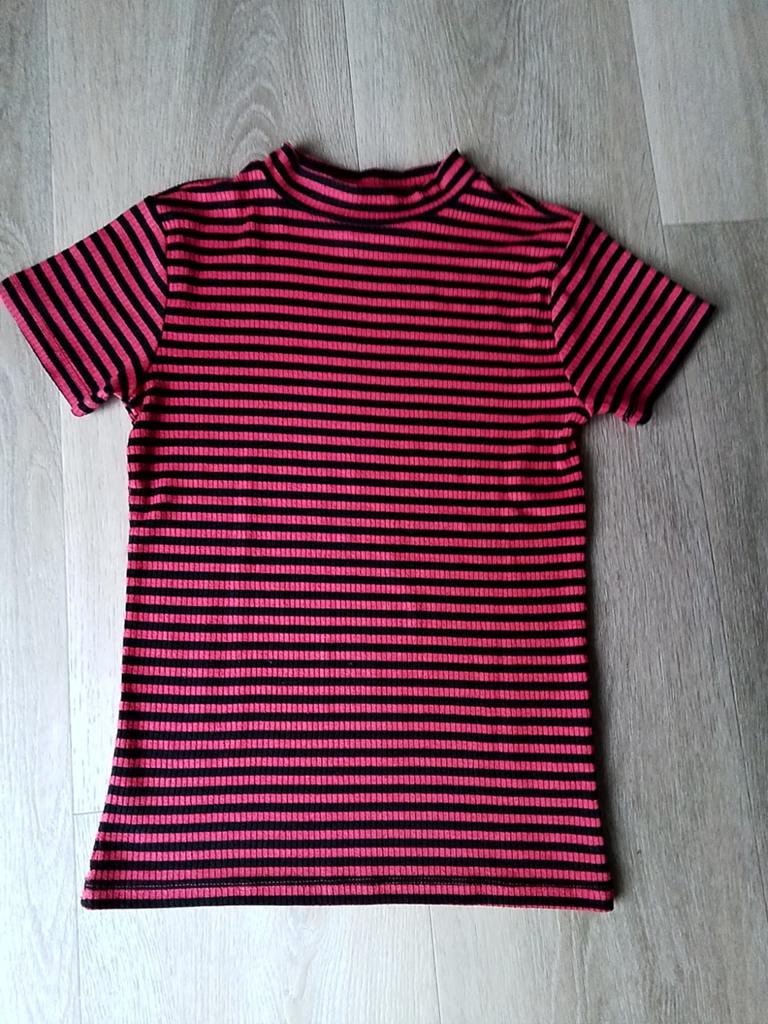 Rood shirtje mt 128-134, Ophalen of Verzenden, Zo goed als nieuw, Meisje, Shirt of Longsleeve