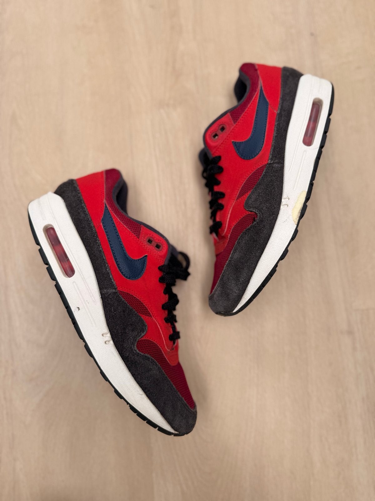 Nike Air Max 1 - Rood/zwart, Ophalen of Verzenden, Gedragen, Overige kleuren, Sneakers of Gympen