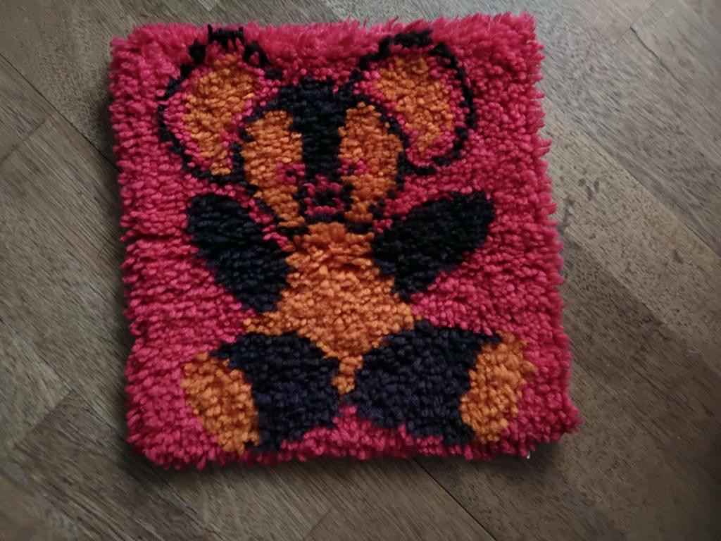 Geknoopt  voor kussen of wanddecoratie  rood, Ophalen of Verzenden, Haken, Patroon of Boek