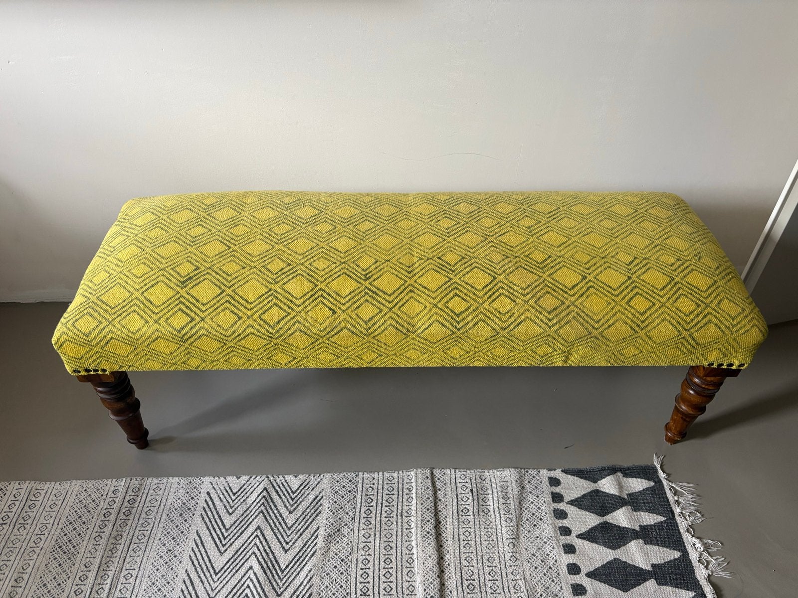 Zeer net bankje met stoffen bekleding, Minder dan 75 cm, Tweepersoons, Ophalen of Verzenden, Zo goed als nieuw